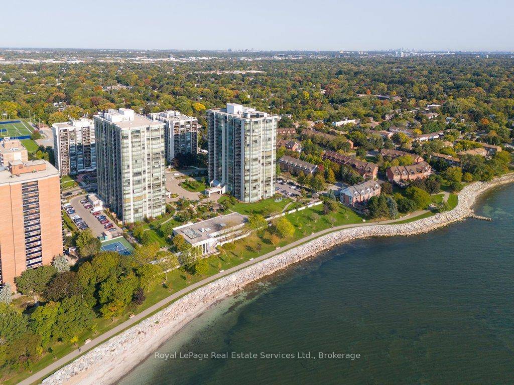 Highly desirable Esplanade Model 1, 828 sq ft featuring unobstructed south facing lake views.