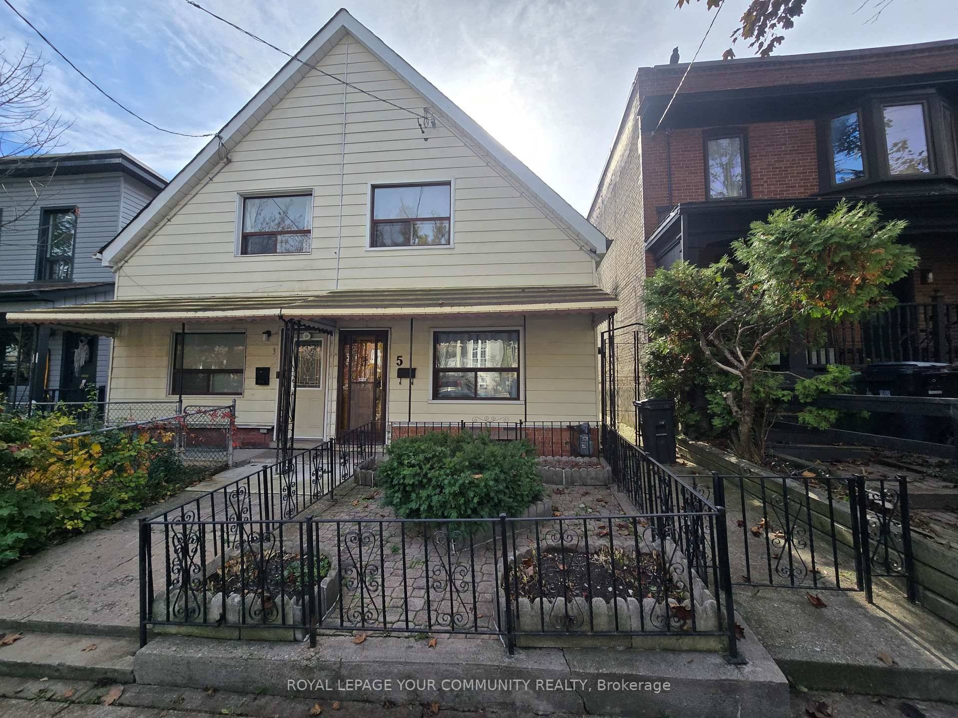 Welcome to this entire one and a half story home in the Roncesvalles community.