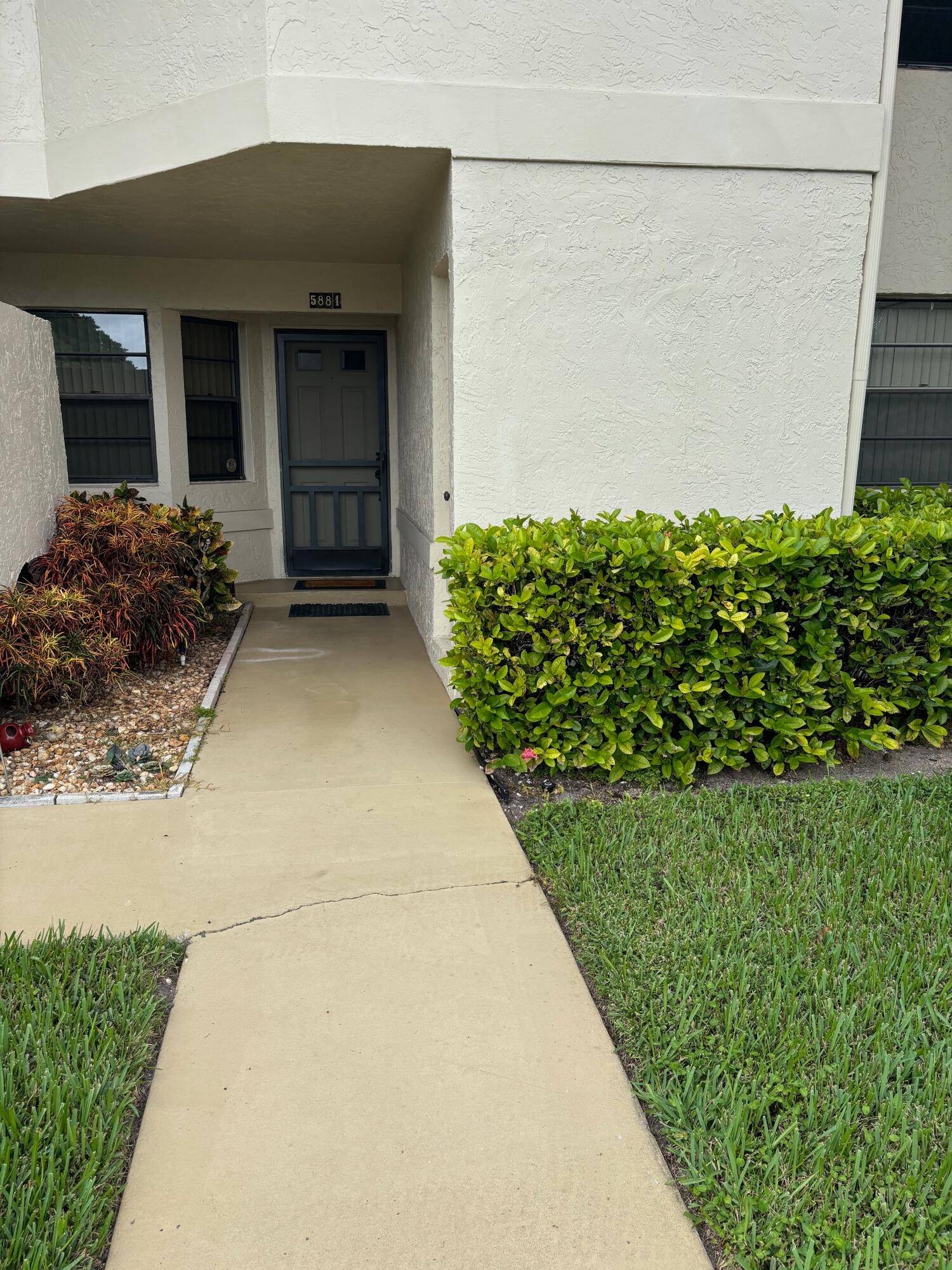 Come and enjoy a fabulous lifestyle in the beautifully landscaped community of ABERDEEN EAST in this spacious 2 bedroom 2bath condo which has been meticulously maintained and is furnished and ...