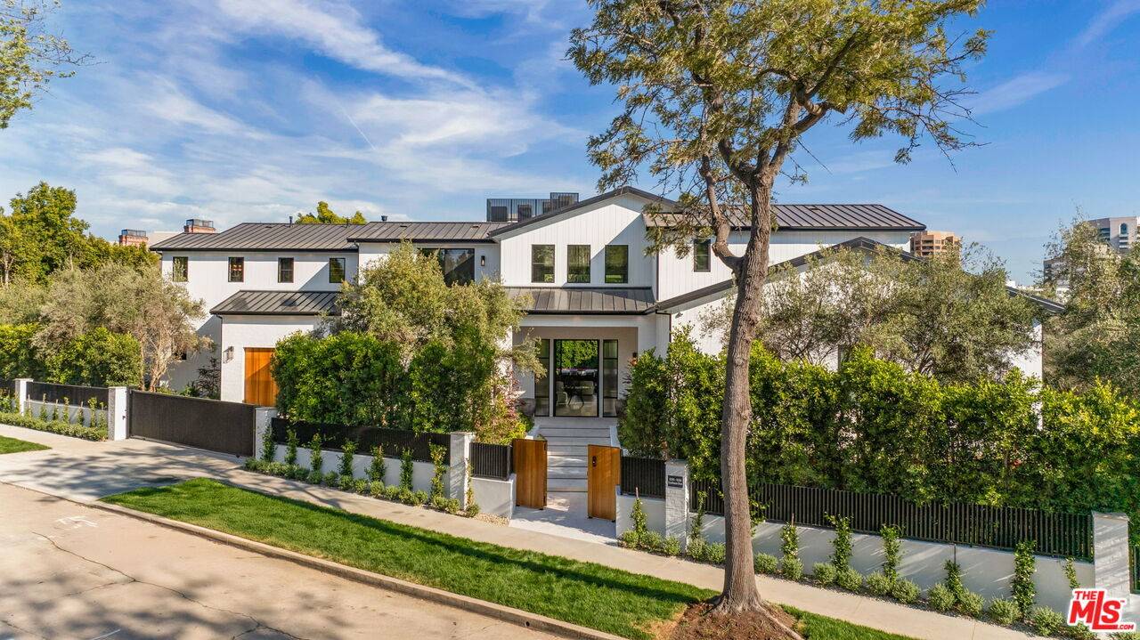 10386  Strathmore Dr 8BR Westwood La
