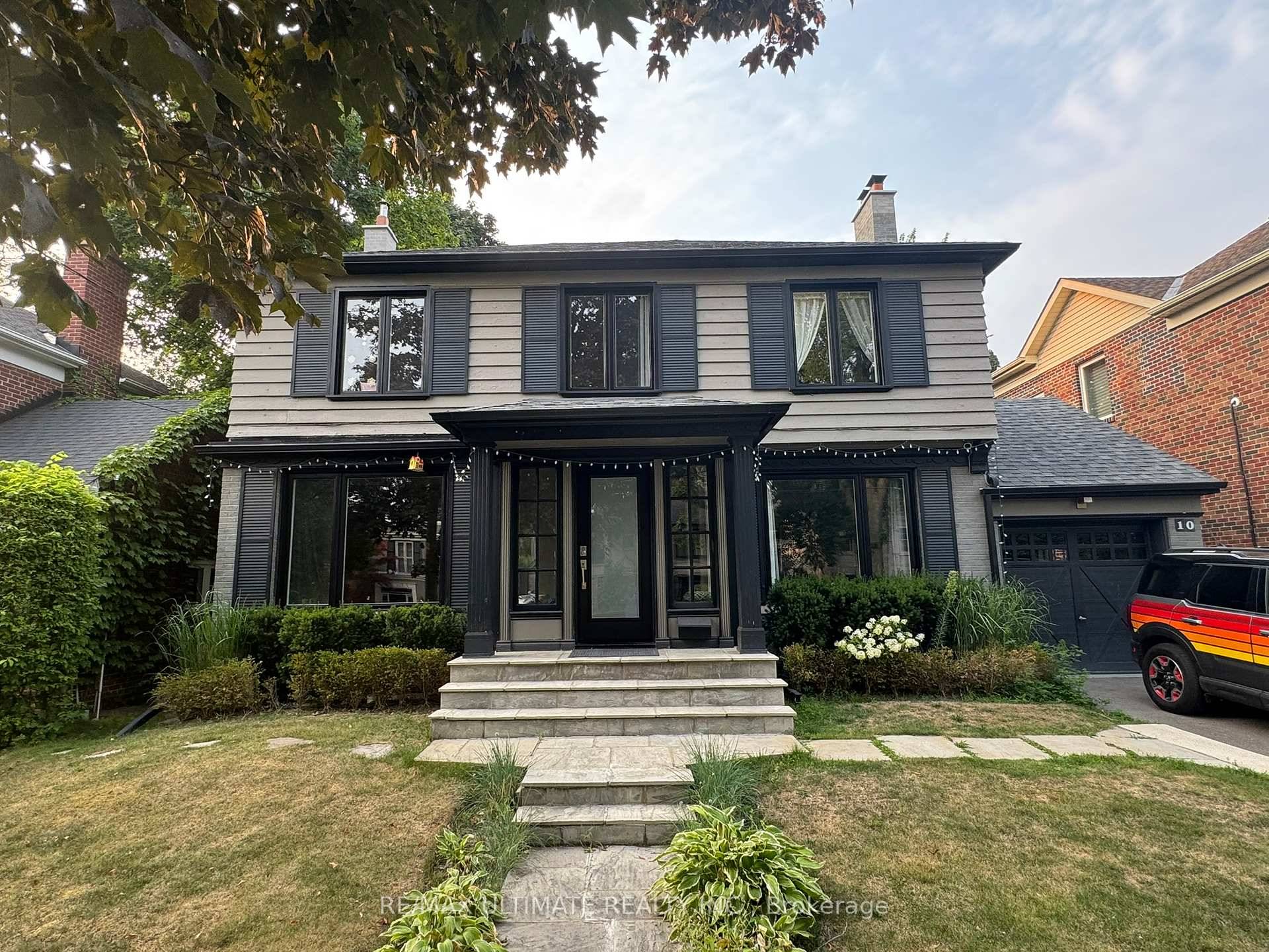 Welcome to 10 Noel Ave, a stunning 3 bedroom, 4 bathroom detached home in the highly coveted Bennington Heights neighbourhood.