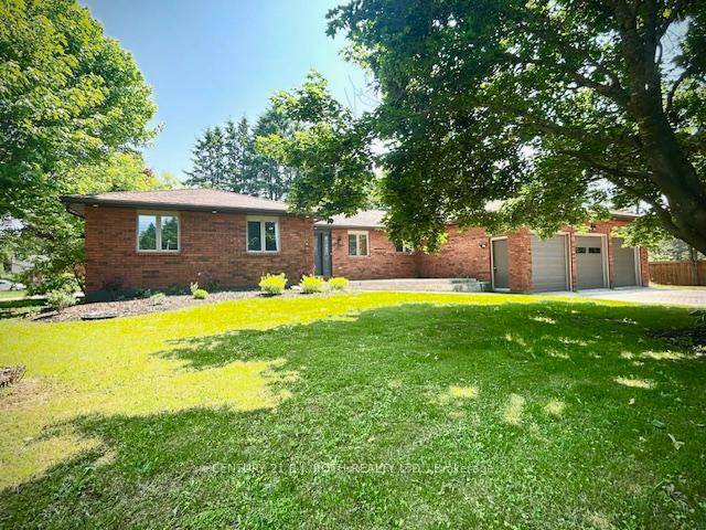 Welcome to 46 Holloway Lane in the prestigious sought after Midhurst Community.