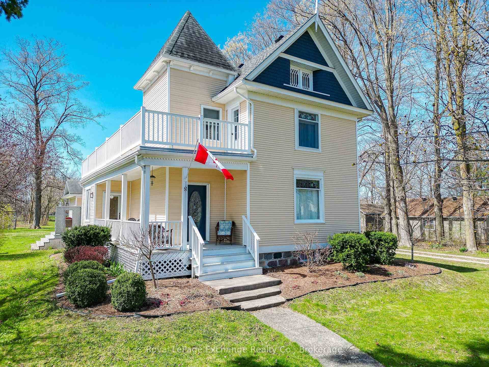Charmingly Updated Victorian Home Welcome to 8 Queen St.