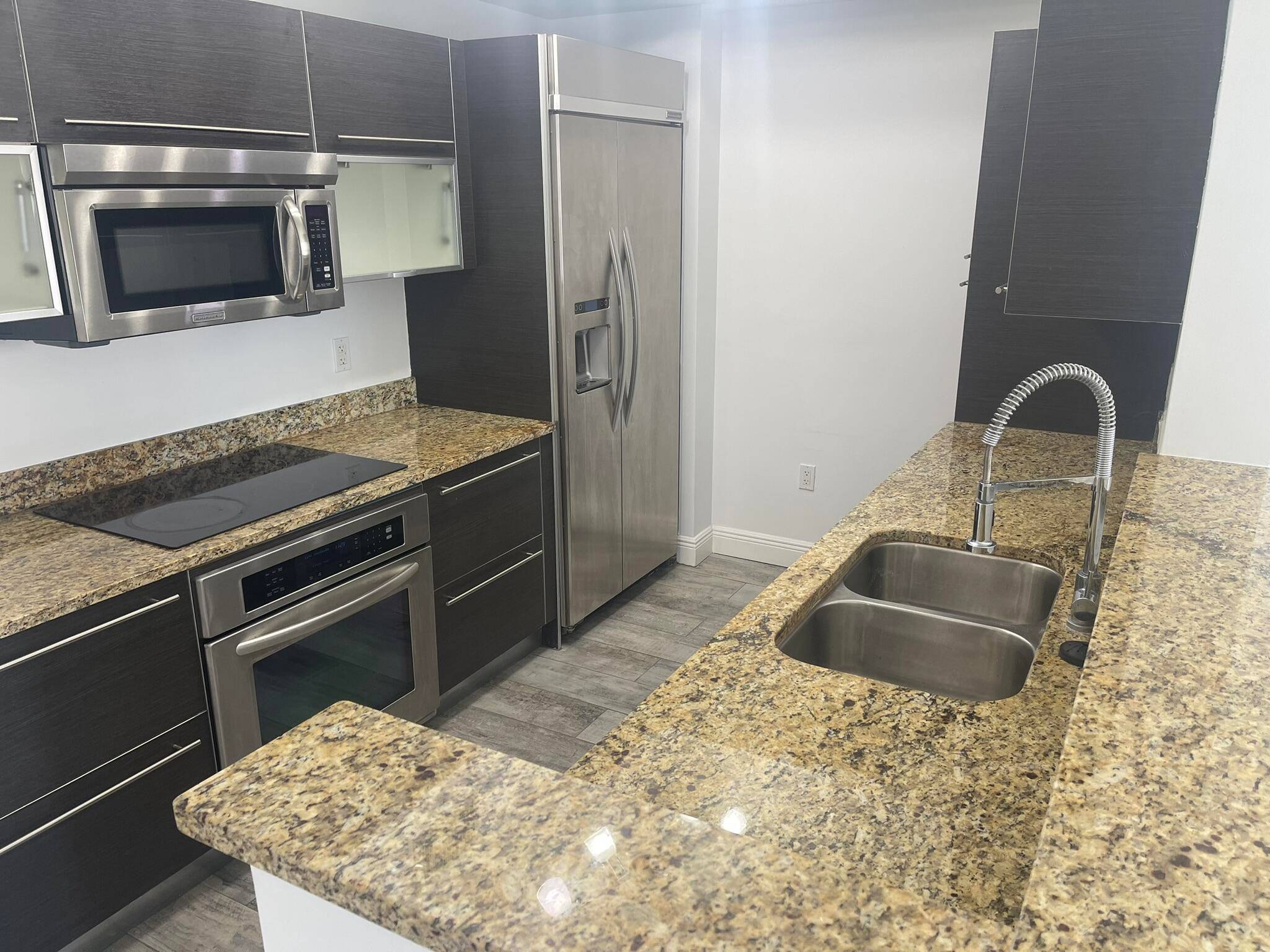 This elegant 2 bedroom, 2 bathroom condo is perfectly situated in the heart of downtown West Palm Beach, offering the ultimate urban lifestyle.