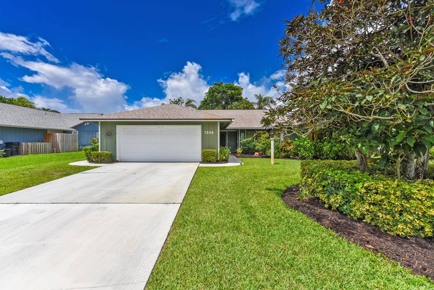 This spacious 3 bedroom, 2 bathroom home with a 2 car garage is nestled in the highly sought after community of Heritage Ridge.