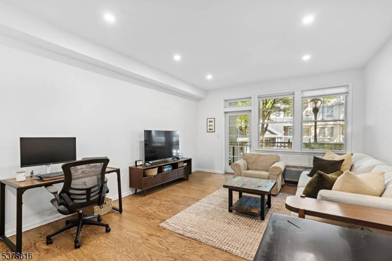 Residence 101 at 4 Constellation place is a 786 SF 1 bedroom with balcony, in residence laundry, and hardwood floors throughout.