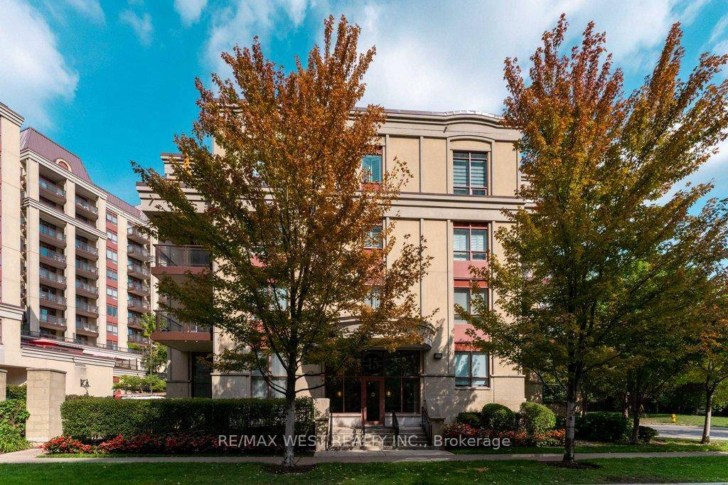 Spacious Corner Unit in Prestigious Bayview Village Welcome to this bright and airy top floor corner suite in a quiet, well maintained building at the heart of Bayview Village.