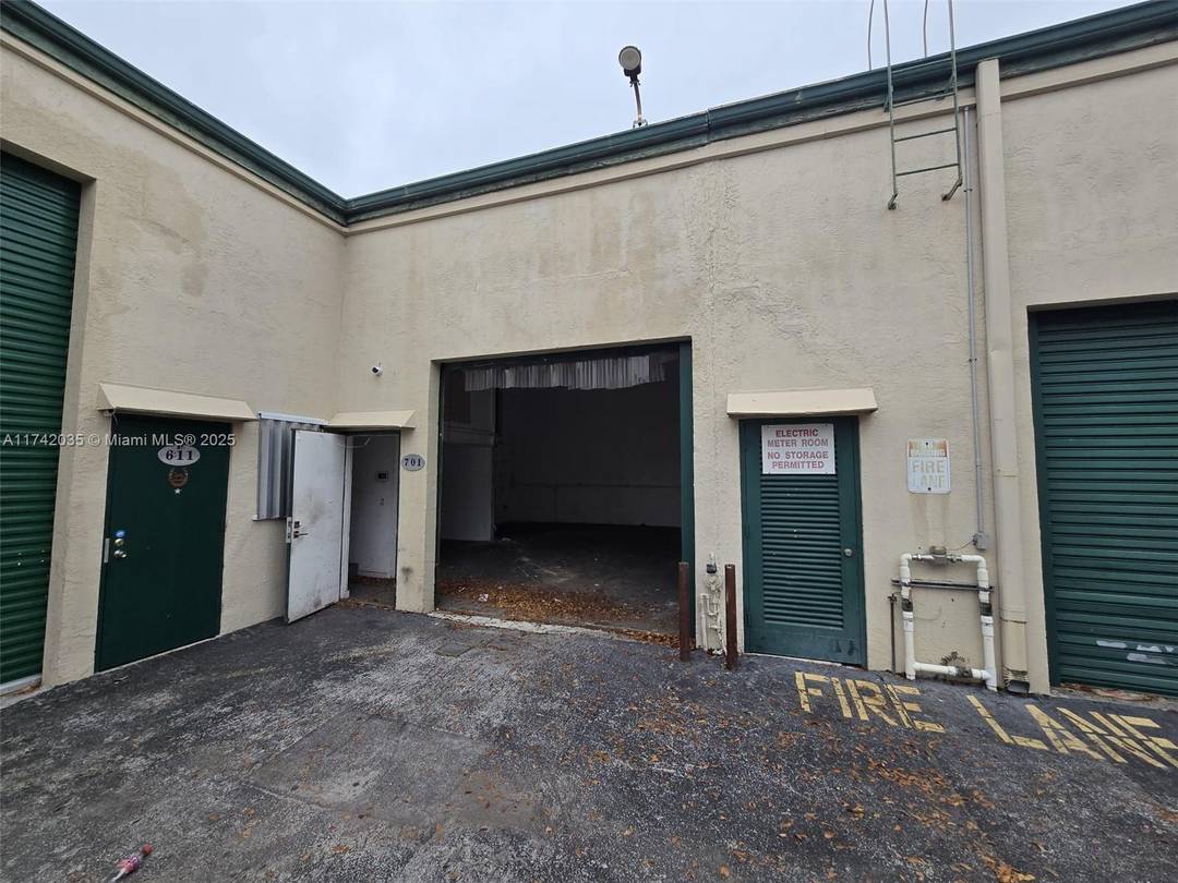 FOR SALE in Pompano Beach s Turnpike Commercial Plaza !