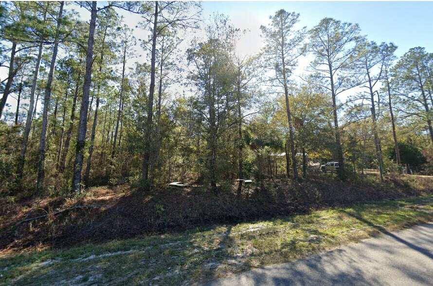 Welcome to Rural Living at Its Finest close to the Beach and major cities !