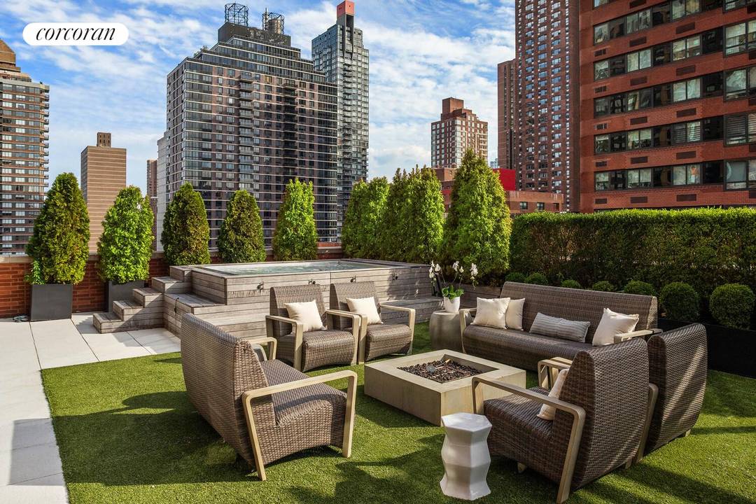 A Townhouse in the Sky Apartment 8A The Kent, Upper East Side 5 Beds 4.