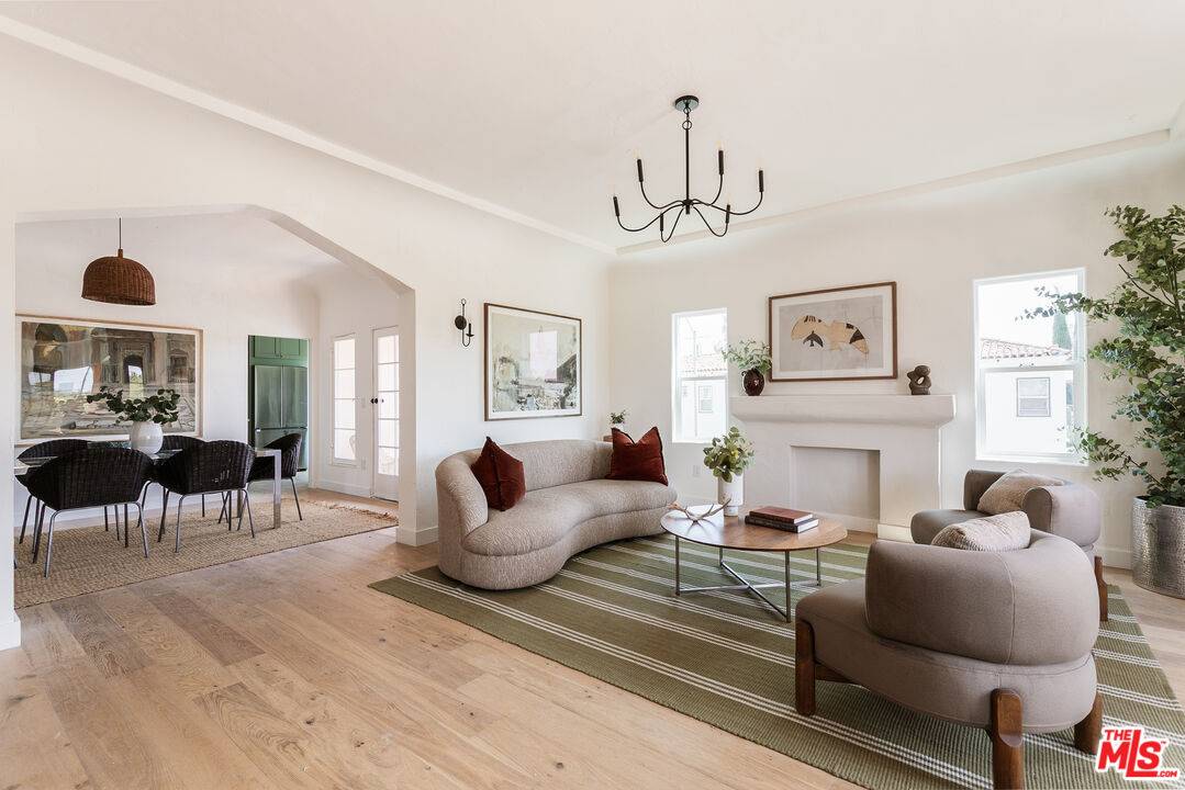 1574  S Hayworth Ave 2BR Beverlywood La