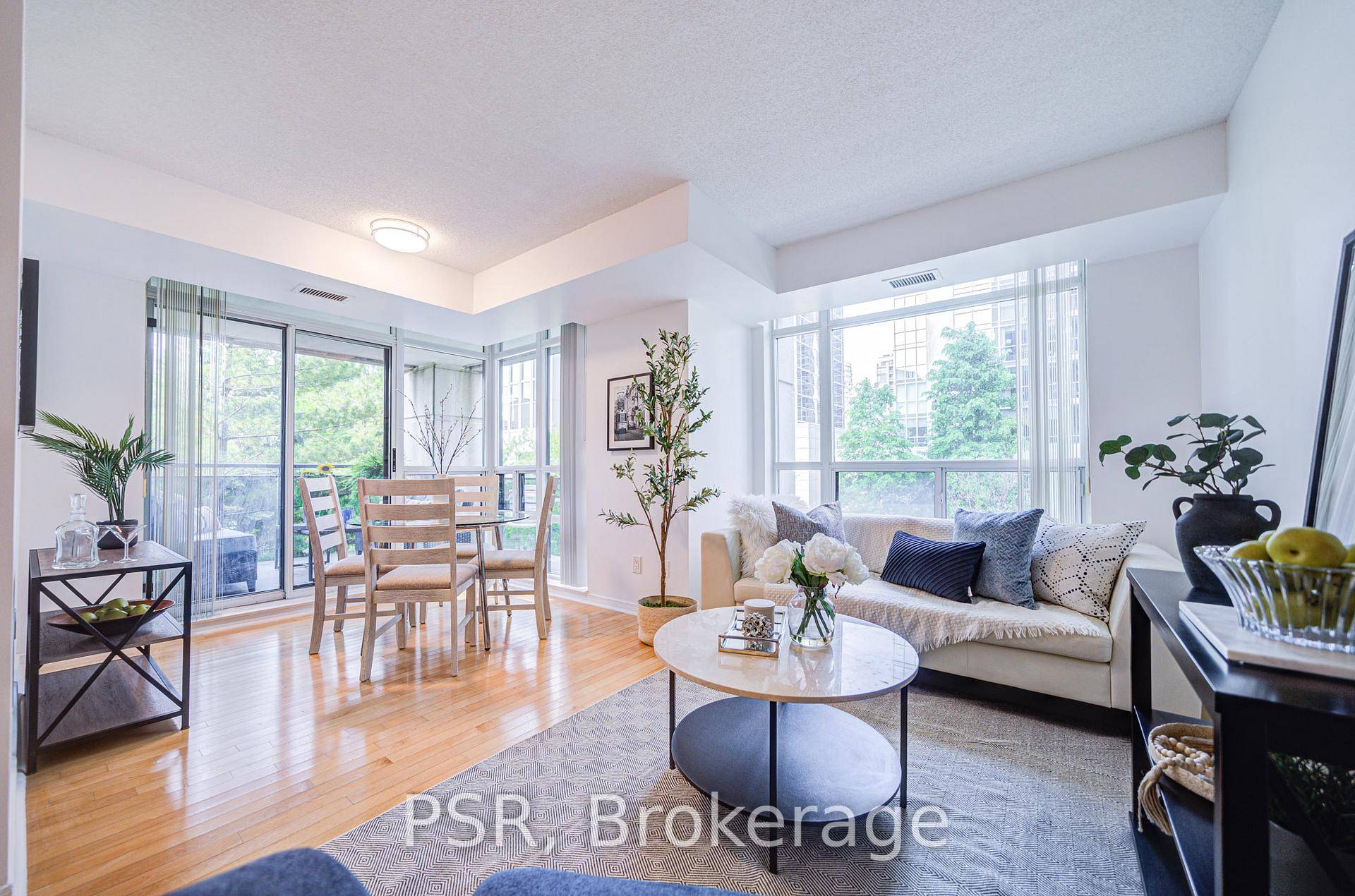 Welcome to Your Urban Sanctuary in the Heart of North York !