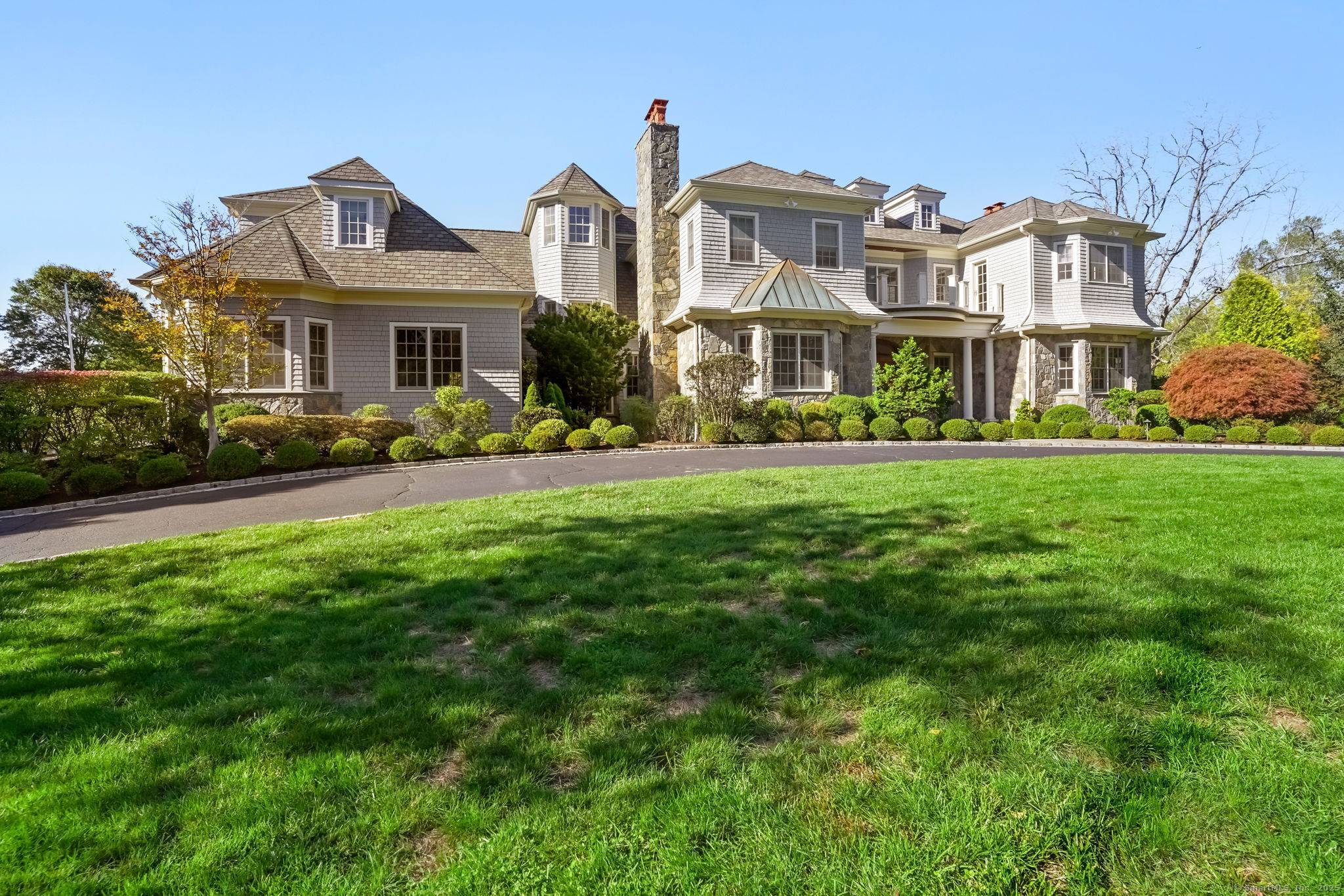 Rarely available opportunity to rent a mint condition home.