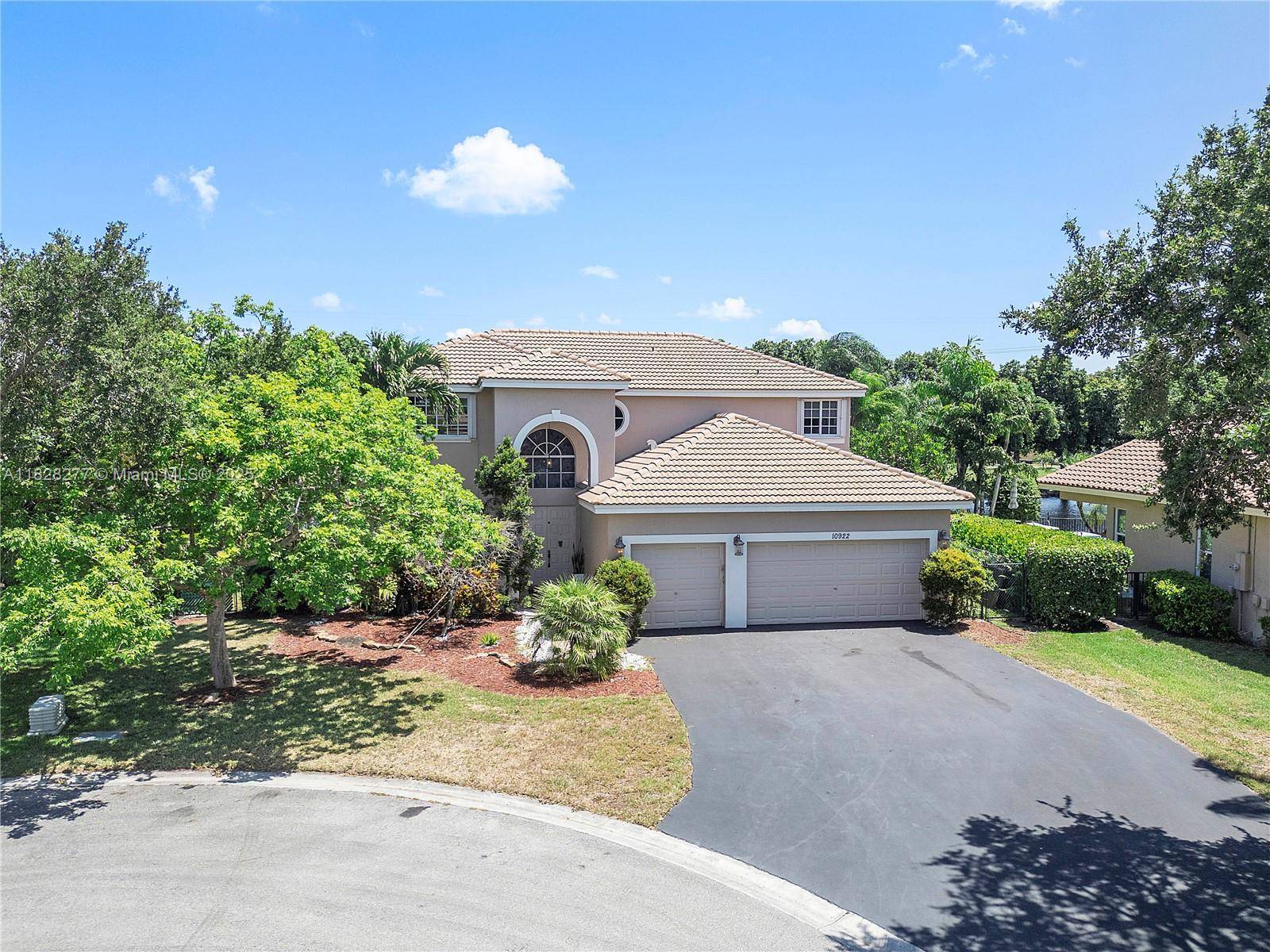 Beautifully Updated 5 Bed 3 Bath Waterfront Pool Home Located In Prestigious Kensington In Coral Springs !