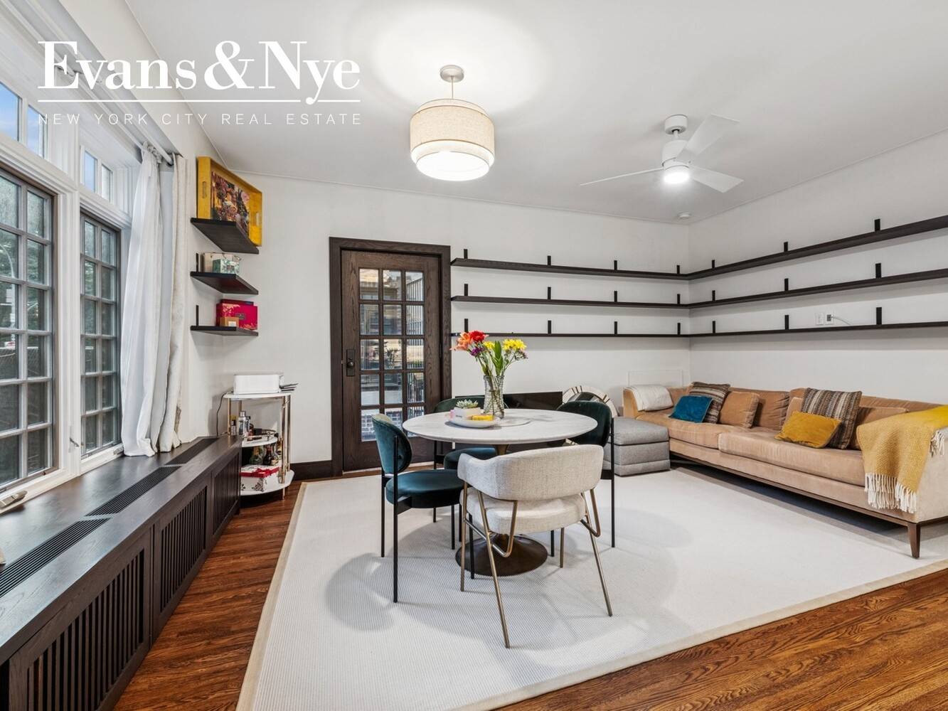 A charming two bedroom and one bathroom apartment is available to purchase for the first time following an exquisite renovation with the finest finishes and materials throughout.
