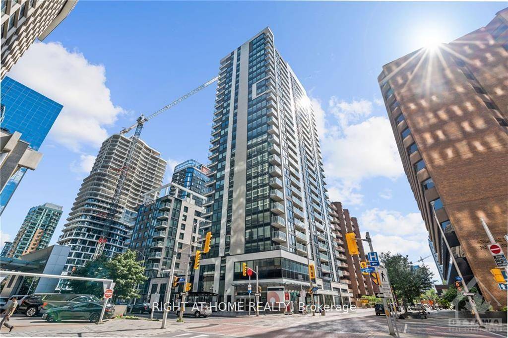 Modern luxury amp ; convenience offers urban living at the amazing Claridge Moon Condos in the financial district of downtown Ottawa, walking distance to our Parliament building.