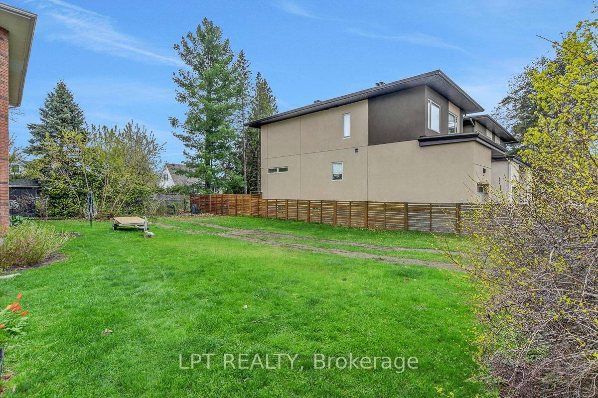 Rare find ! Build your dream home on this 41' x 100' mature lot.