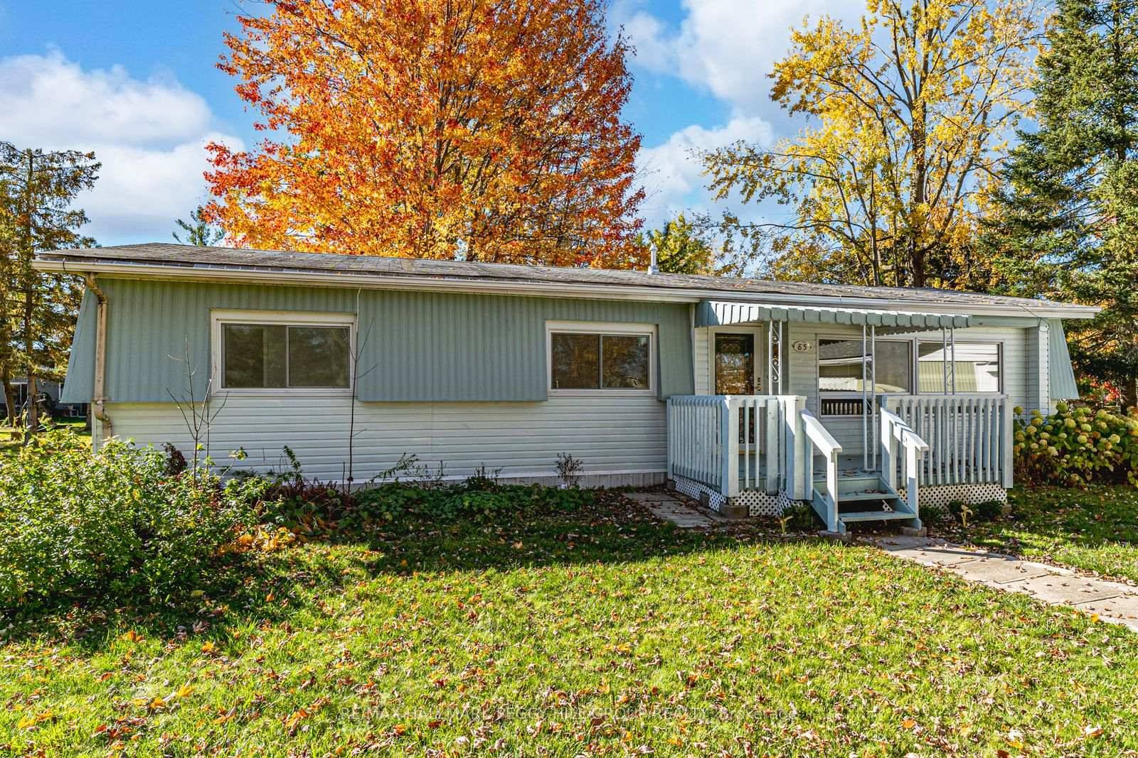 YOUR GOLDEN YEARS START HERE UPDATED amp ; WELL MAINTAINED BUNGALOW STEPS FROM DAILY CONVENIENCES !