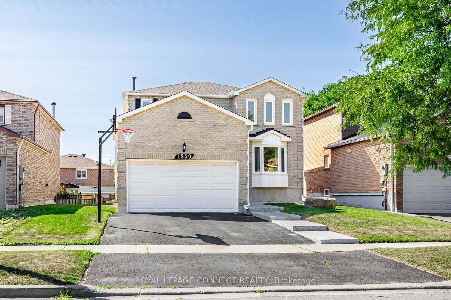 Finished Walkout basement with separate entrance in desirable Pickering location !