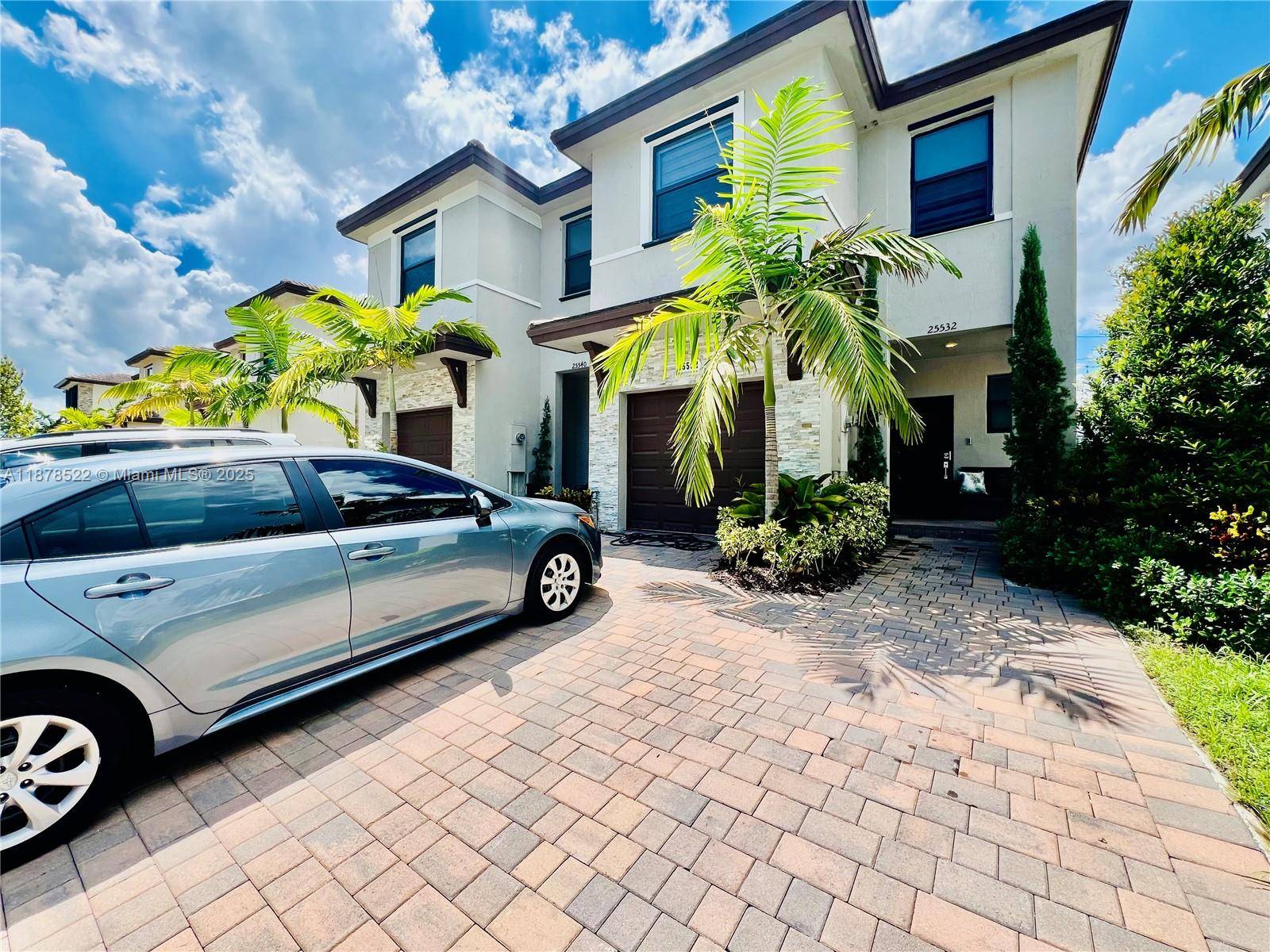 Beautiful townhouse, Exit 9 before Homestead.