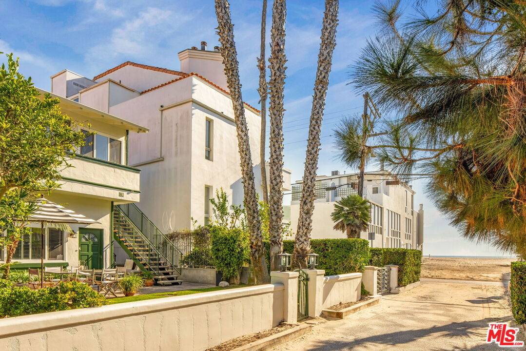 16 Spinnaker St 6BR Marina Del Rey La