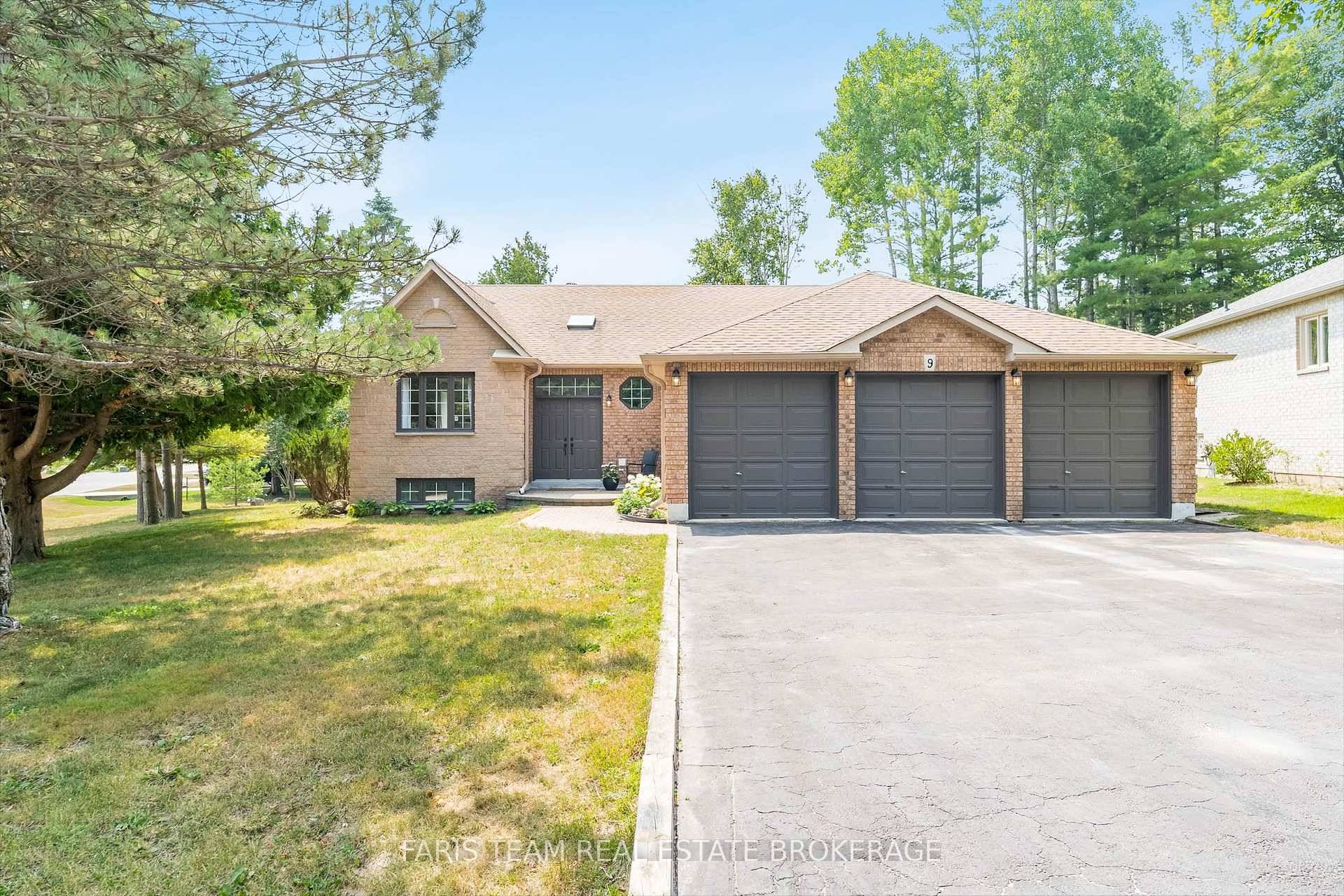 Top 5 Reasons You Will Love This Home 1 Expertly renovated with a keen eye for detail, this beautifully updated ranch bungalow delivers expansive, stair free living with generous principal ...