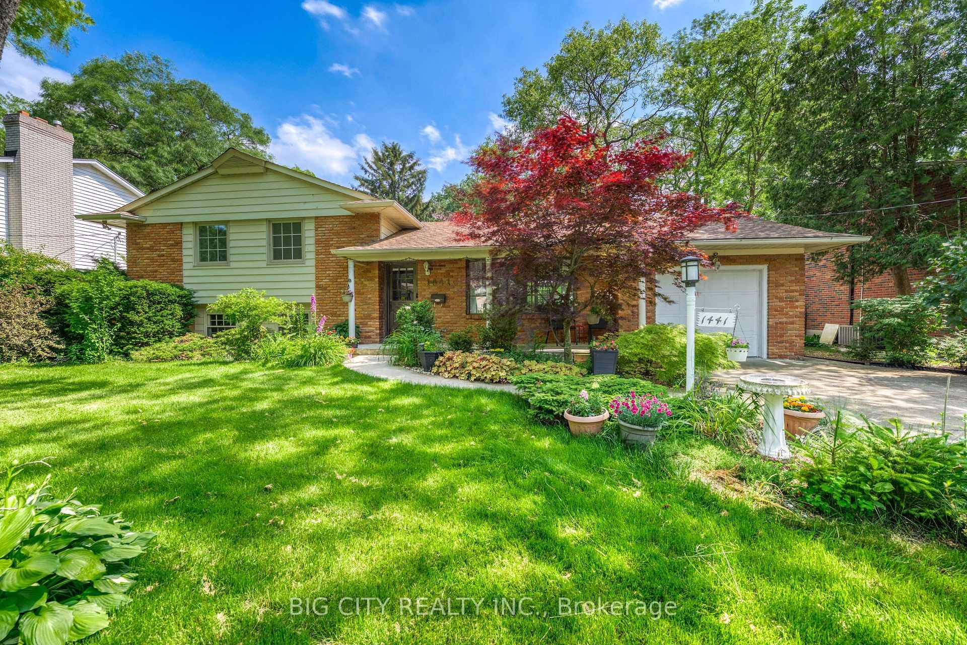 Welcome to 1441 Sylvan Crescent a charming 3 bedroom sidesplit nestled in a quiet, family friendly cul de sac just steps from the water and scenic walking trails.