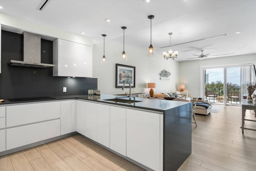 PENTHOUSE 9 - THIRTY SIX Condo New-Providence