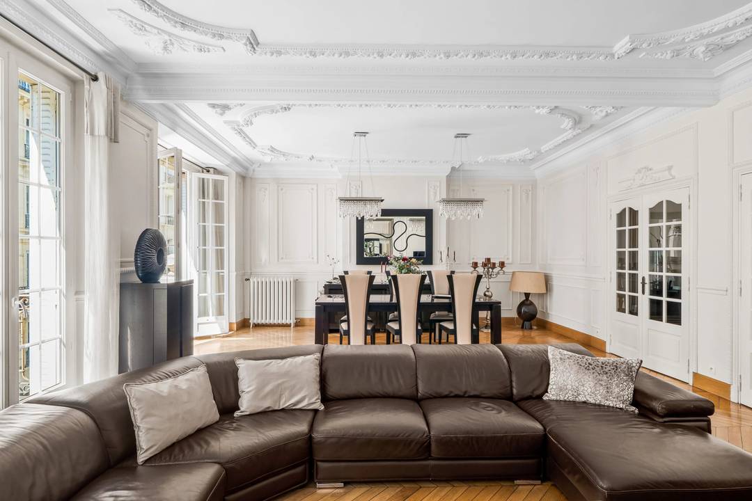 PARIS XVII - FAMILY APARTMENT 6 ROOMS WITH BALCONY