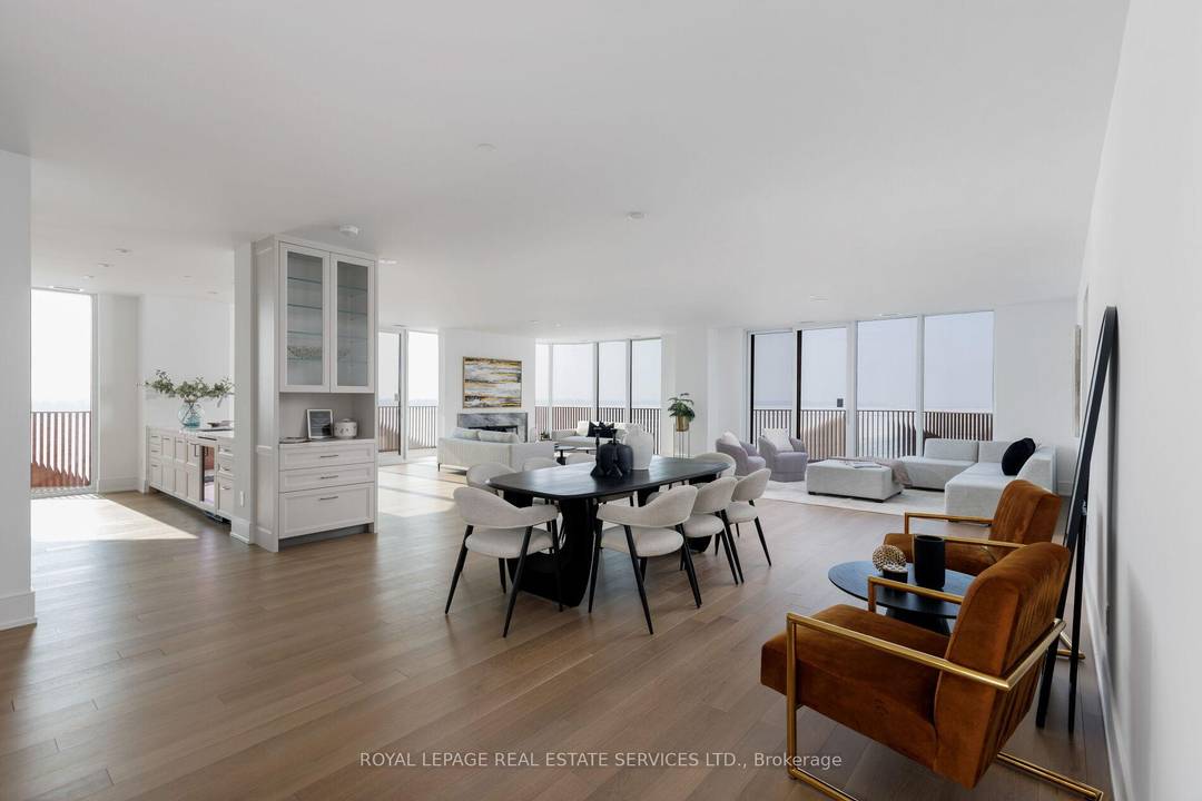 Spectacular Southwest Corner Suite In Coveted South Tower Luxurious Aqualuna By Tridel Absolutely Gorgeous amp ; Upgraded Waterfront Suite With Unobstructed Lake Views, Feels Like You Are Sitting On The ...