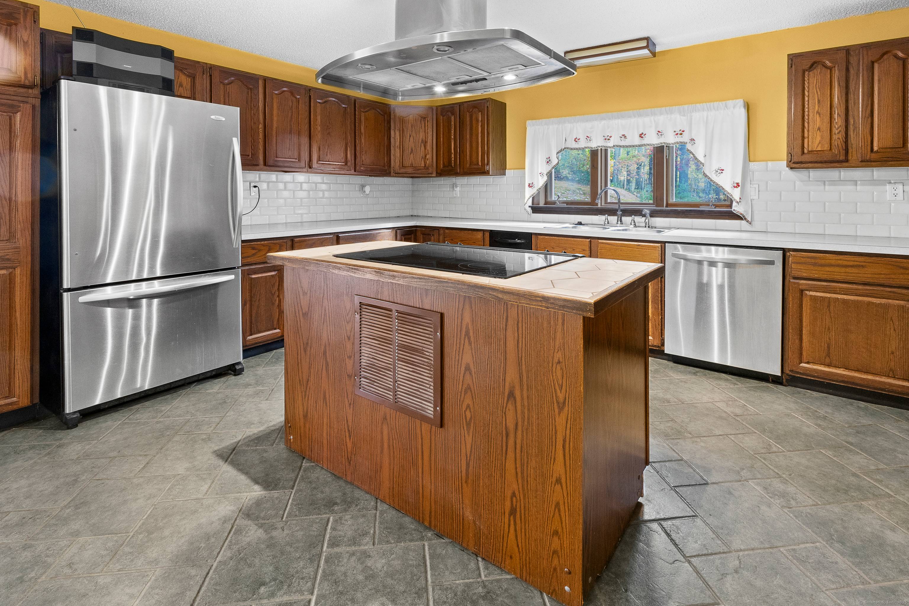 Welcome home to this inviting 1, 533 sq ft, 3 bedroom, 1.