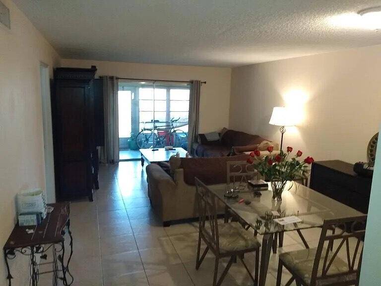 RENTED, INVESTORS, ALL AGES PETS, 1031 EXCHANGE WELCOME !