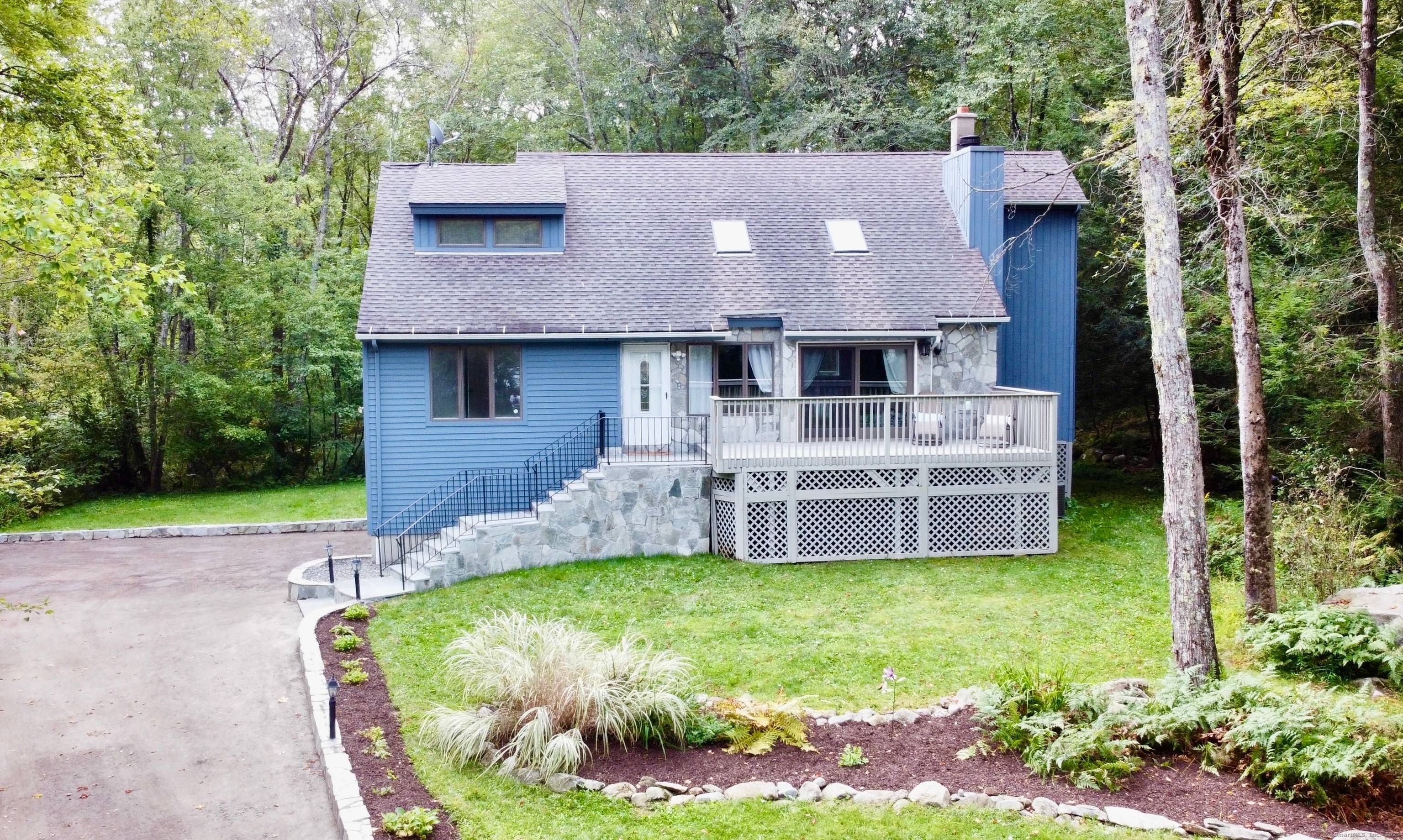 Welcome to Woodridge Lake living.