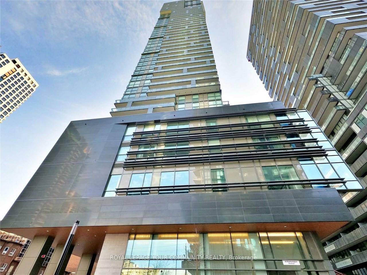 LUXURY 10 Ft CEILING LOWER PENTHOUSE with Panoramic Unobstructed East View amp ; Direct Indoor Access To Subway 1Bed Den Sliding Door, 2Bath.