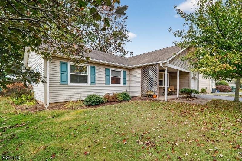 Perfect home for a first time homebuyer or downsizer ready for single floor living !