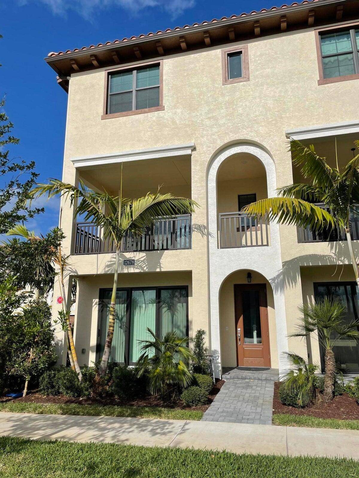 Beautiful Aberdeen Townhouse model with stainless steel appliances, frameless shower and many upgrades.