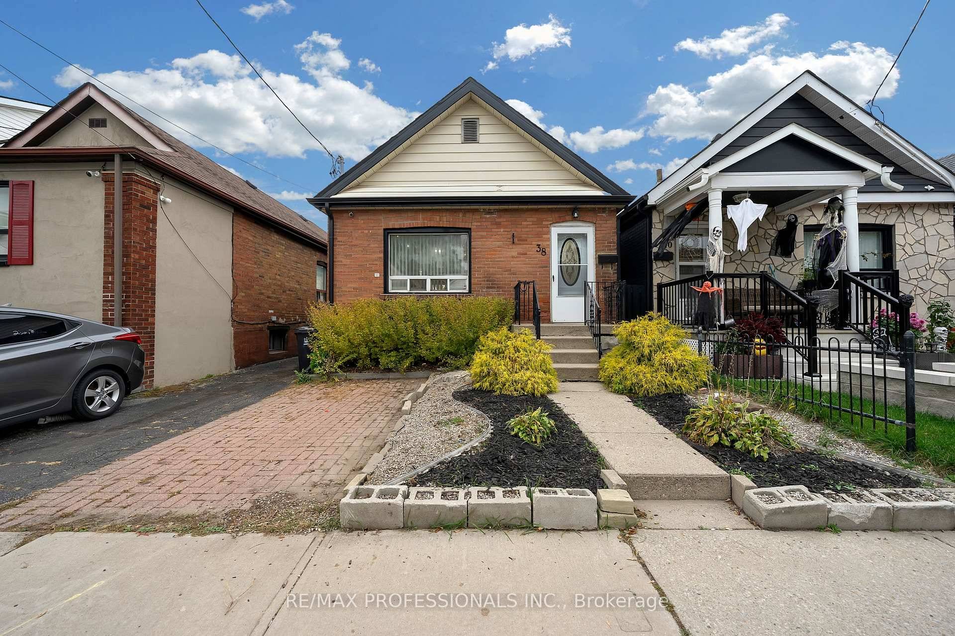 Detached Home ! ! ! Amazing opportunity to own a detached home in Toronto.