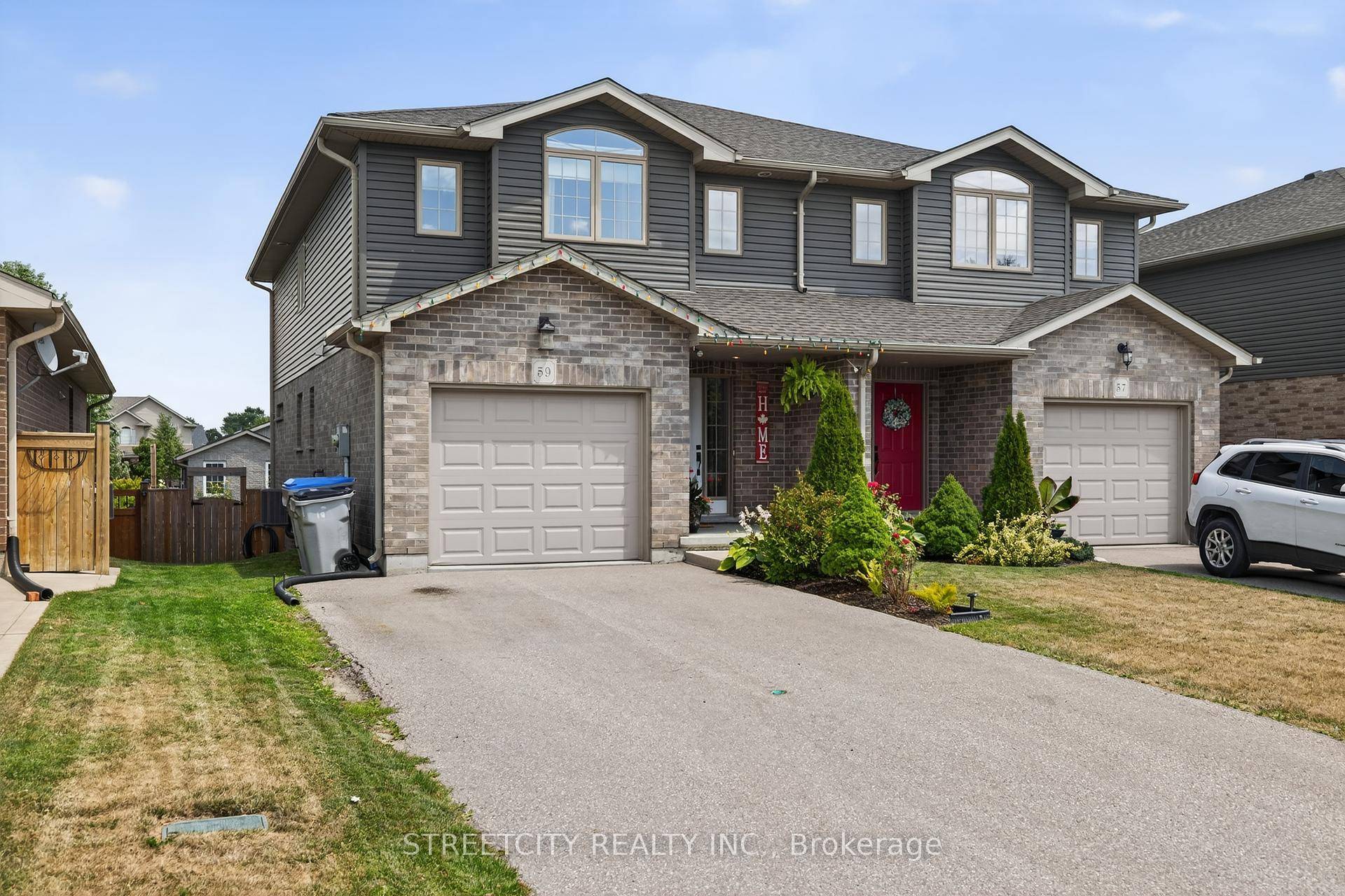 Beautiful and spacious 4 bedroom, 4 bathroom semi detached home in a sought after family neighbourhood in St.