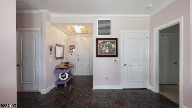 Beautiful customized floor plan, gorgeous views, 24 7 concierge valet.