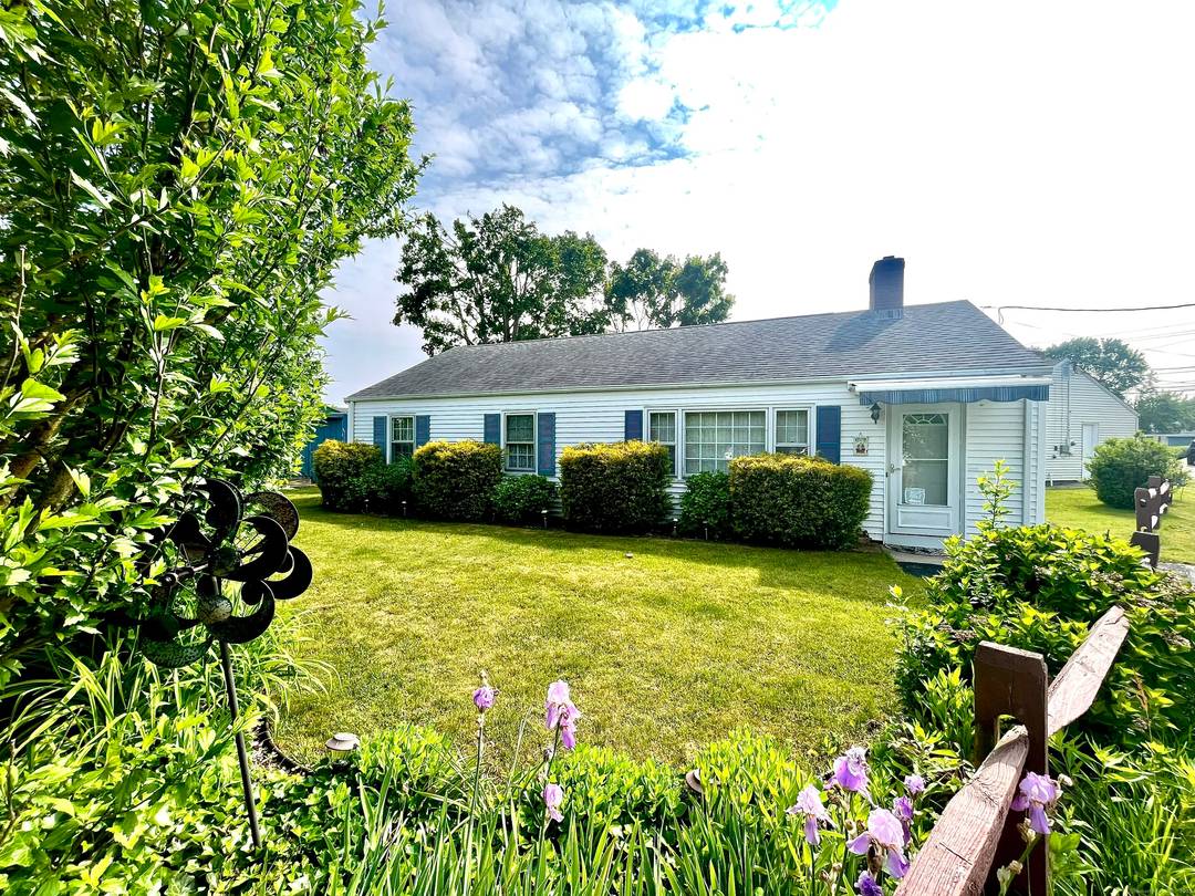 Looking for the perfect home by the beach ?