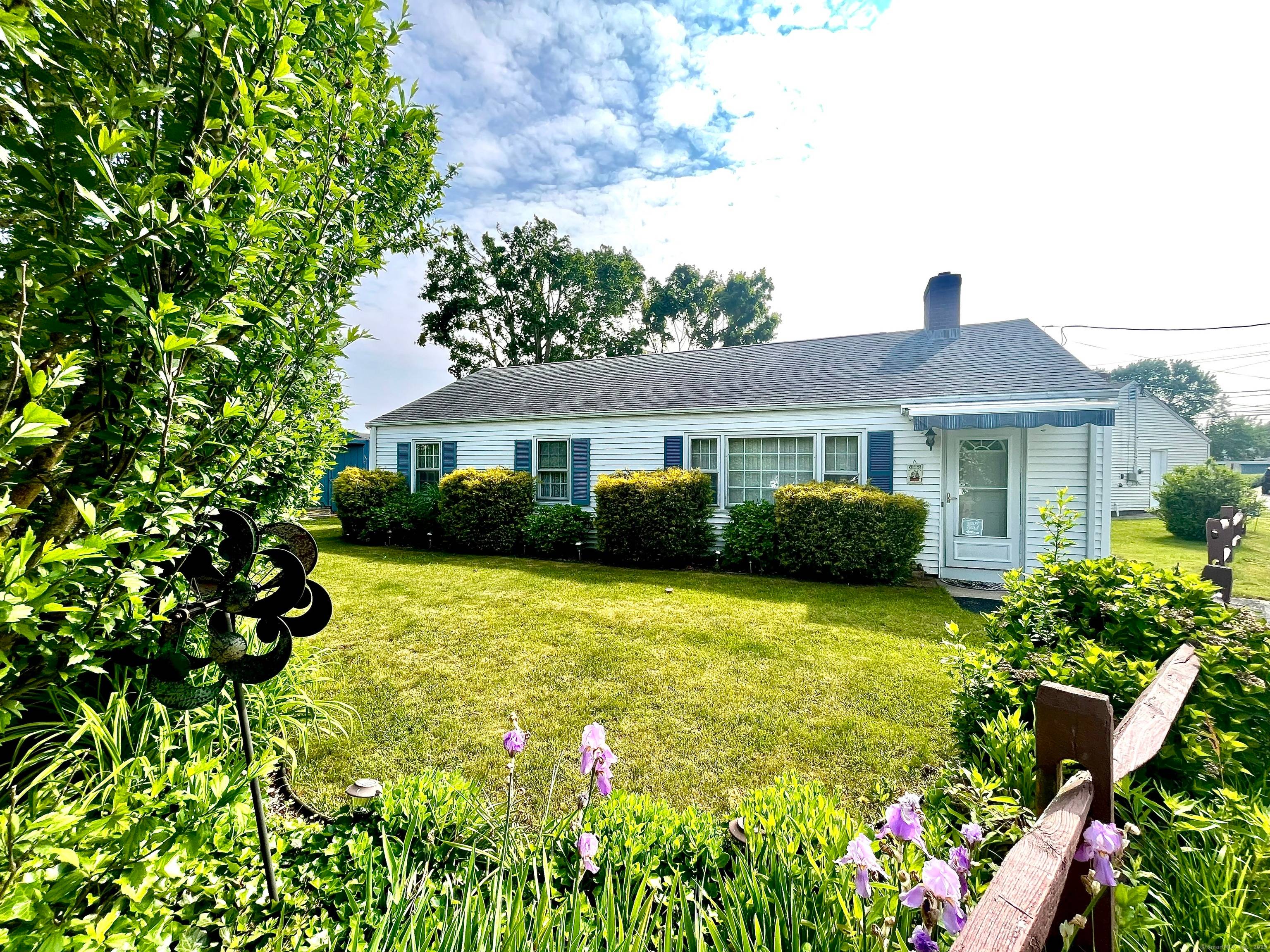 Charming Year Round Shoreline Retreat 3 Bedrooms, 1 Bath Discover the perfect coastal escape in this well maintained ranch style home, just a short stroll from the shore.