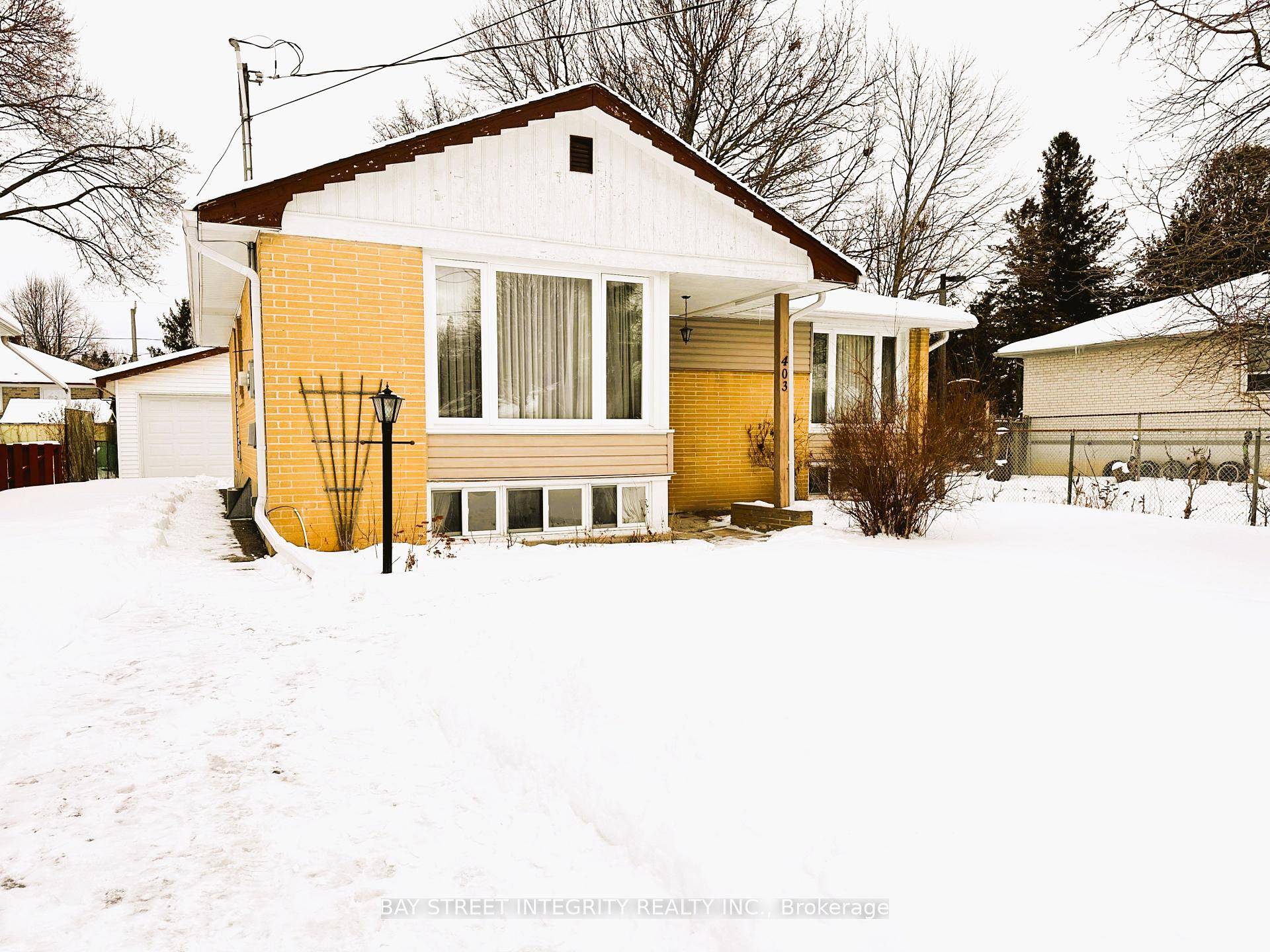 Newly Renovated 3 Bedroom Raised Bungalow in Prestigious Crosby Community For Rent !