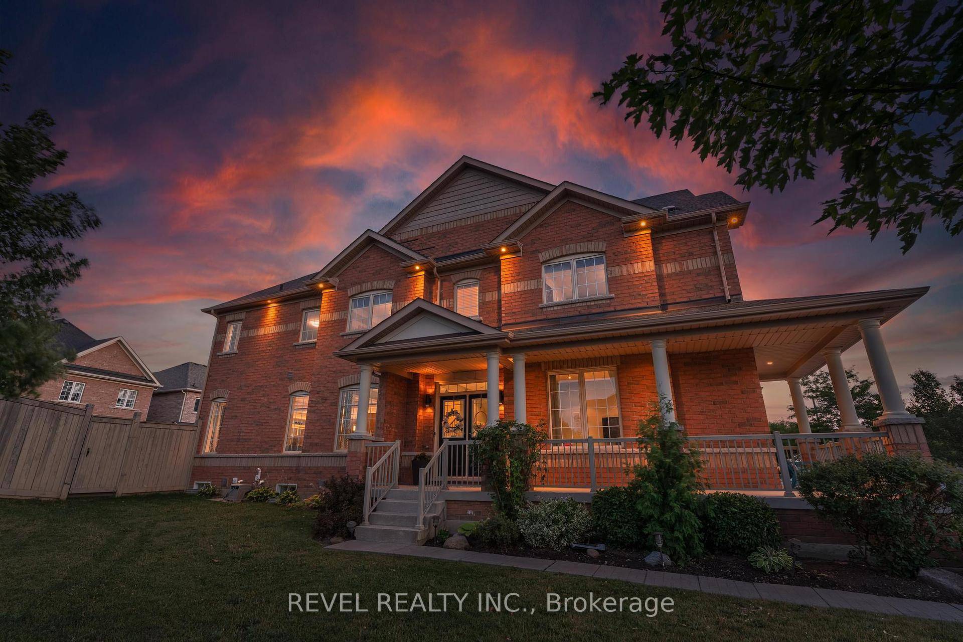 Welcome to 1 Coastline Dr, a stunning end unit freehold townhome in Brampton offering 4bedrooms, 4 bathrooms, with finished basement.