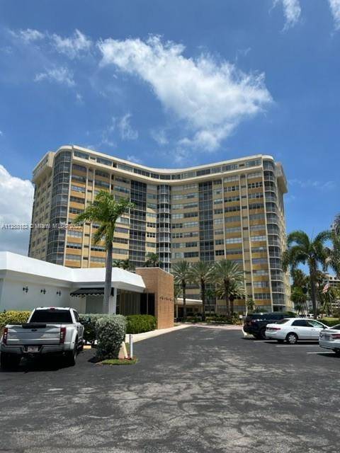 Renovated 1 bedroom, 1. 5 bath rental on the intercoastal, completely furnished.