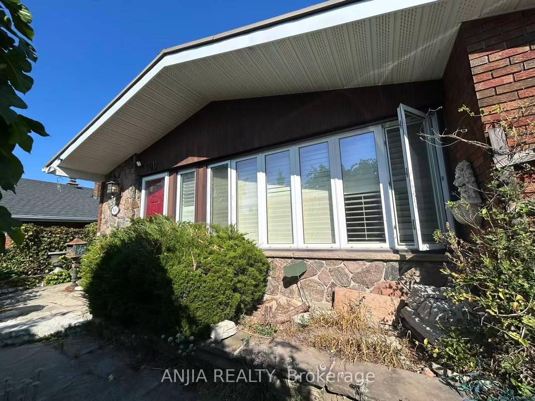 LOCATION, LOCATION. Newly renovated 2 spacious bedroom with Large Above Ground Window.