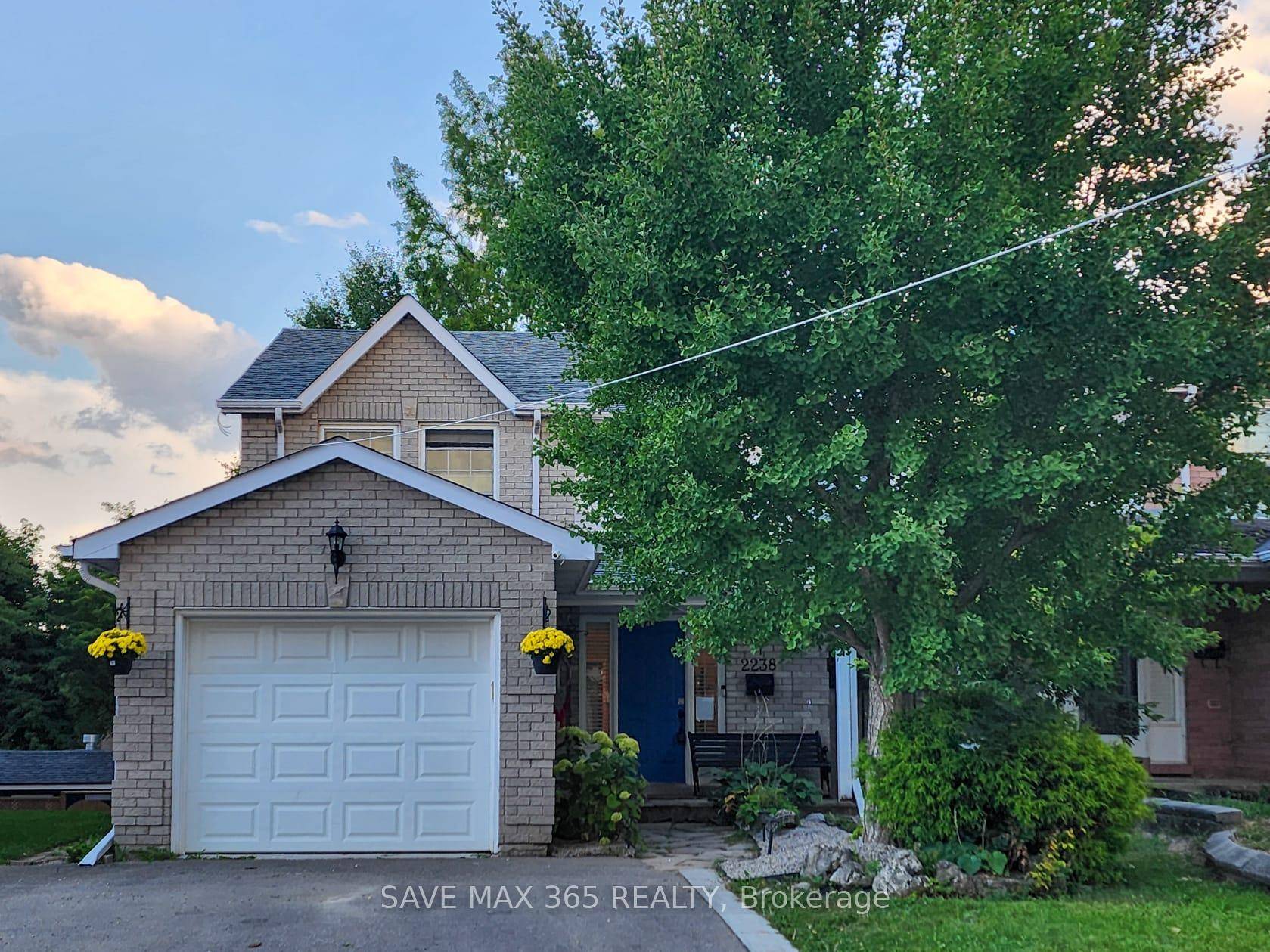 Welcome to 2238 Leominster Drive, a spacious 3 1 bedroom, 4 bathroom detached home in Burlingtons desirable Brant Hills community.