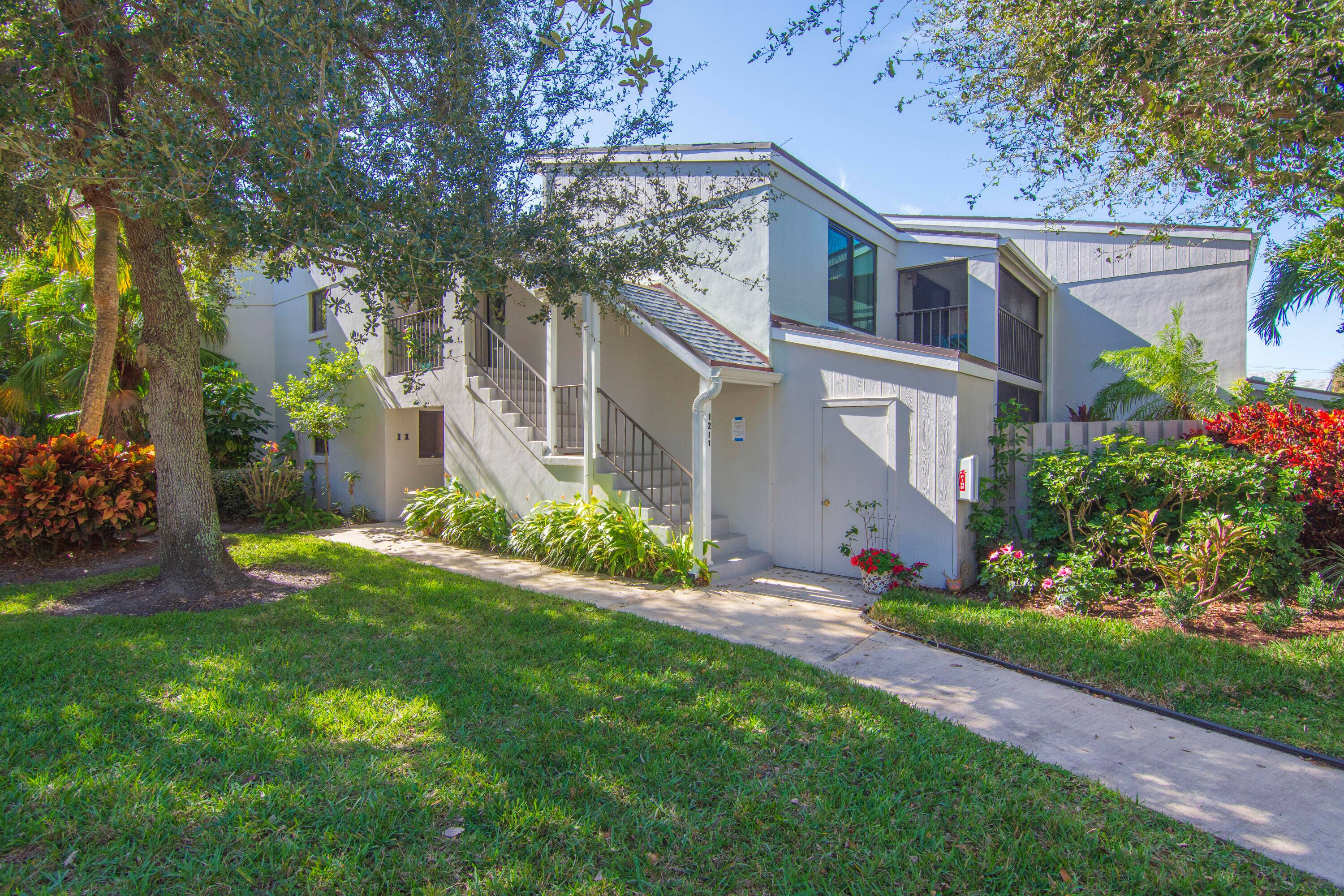 Wow Beach Area Condo ! 3 bedroom corner unit, transom windows on two sides to allow streams of natural light flow through this home with volume ceilings.