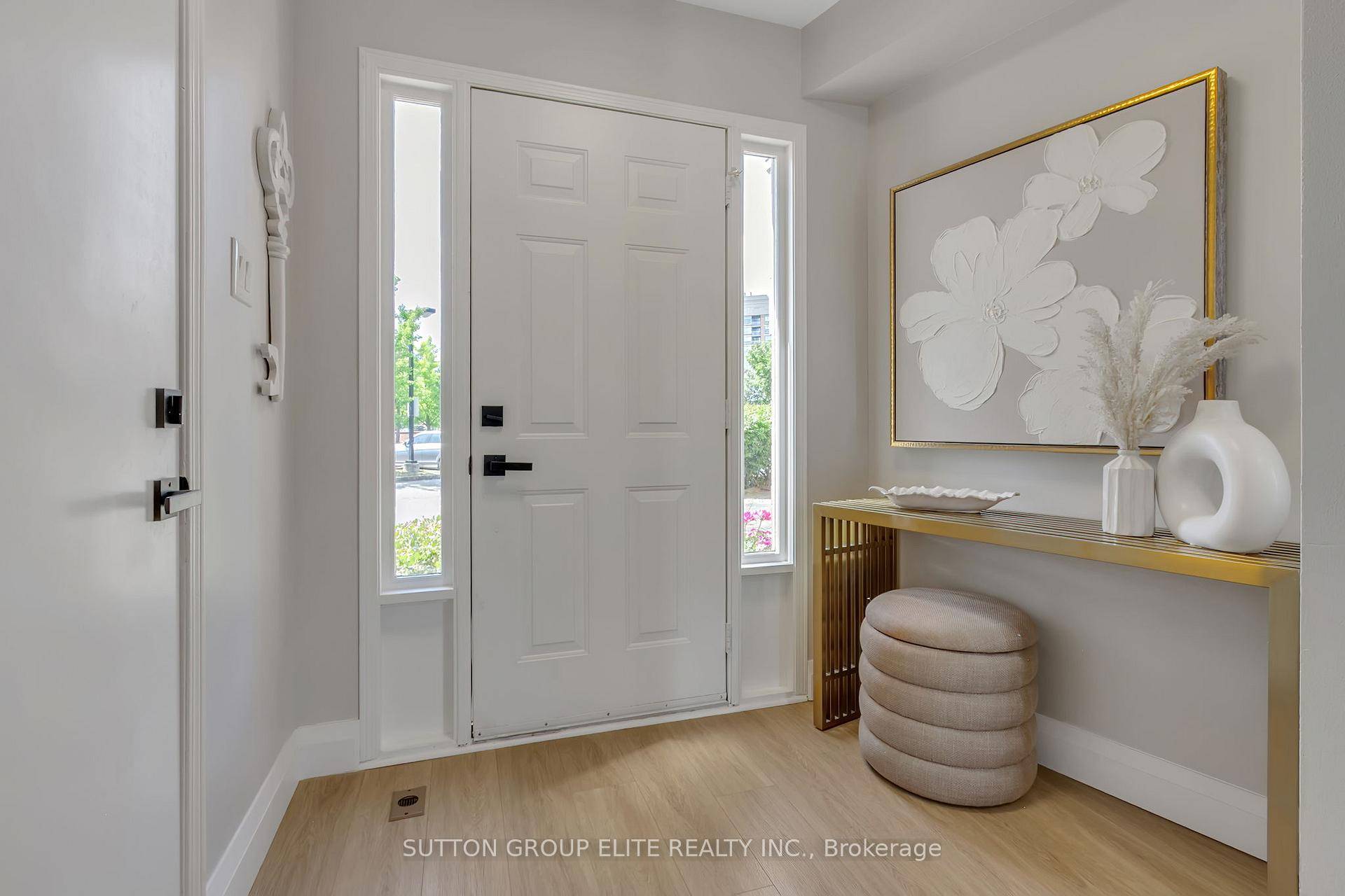 This spacious and bright townhouse has been lovingly renovated to combine a perfect blend of modern luxury and cozy comfort.
