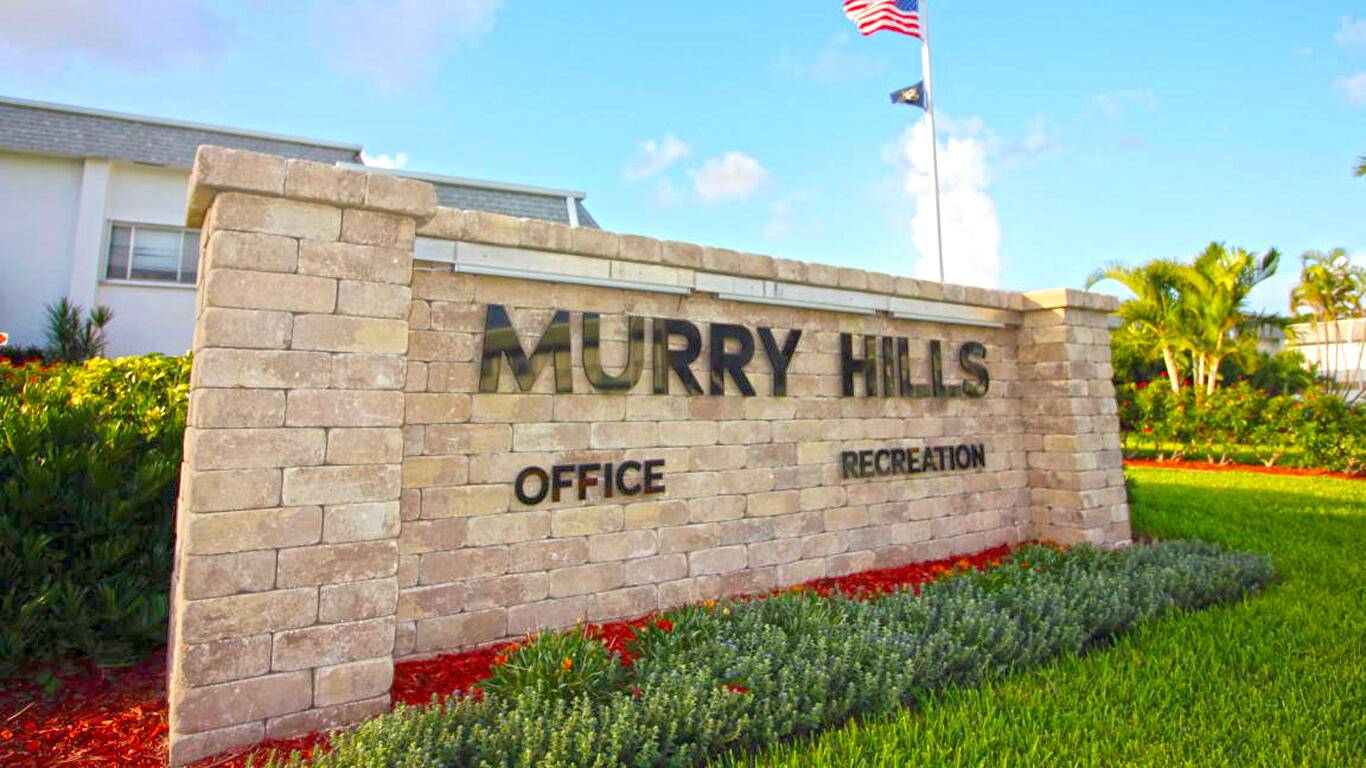 Welcome to the highly sought after Murry Hills community on the scenic shores of Lake Osborne !
