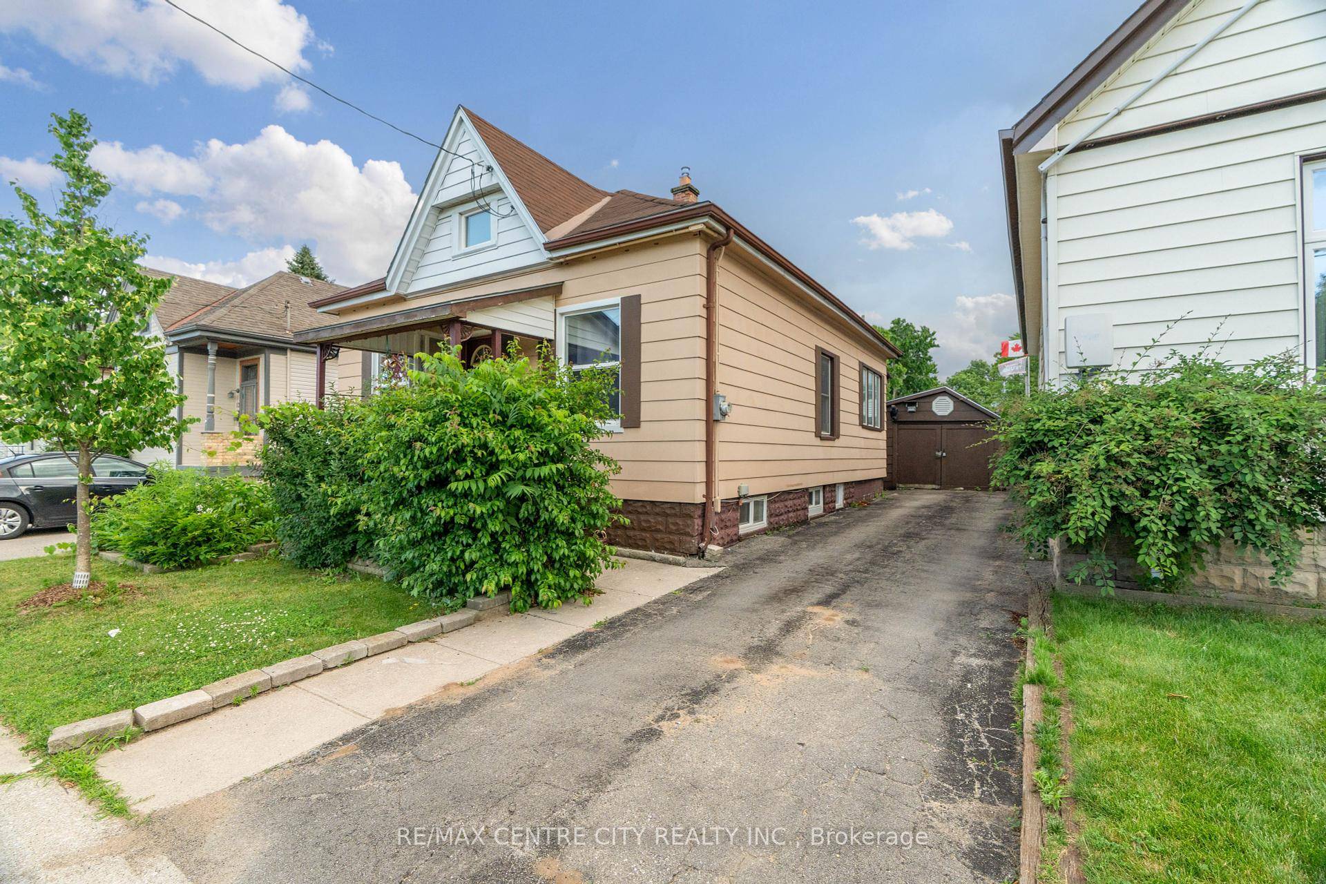 Welcome to 11 Rosewood Ave, a beautifully maintained detached home offering comfort, flexibility, and plenty of space for the whole family a fully finished basement.